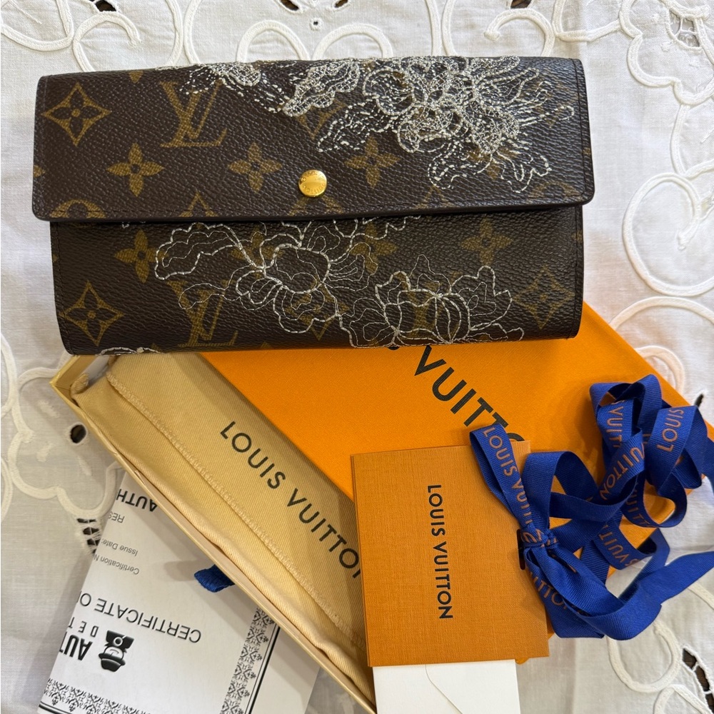 Louis Vuitton RARE LIMITED EDITION WALLET “LIKE NEW”